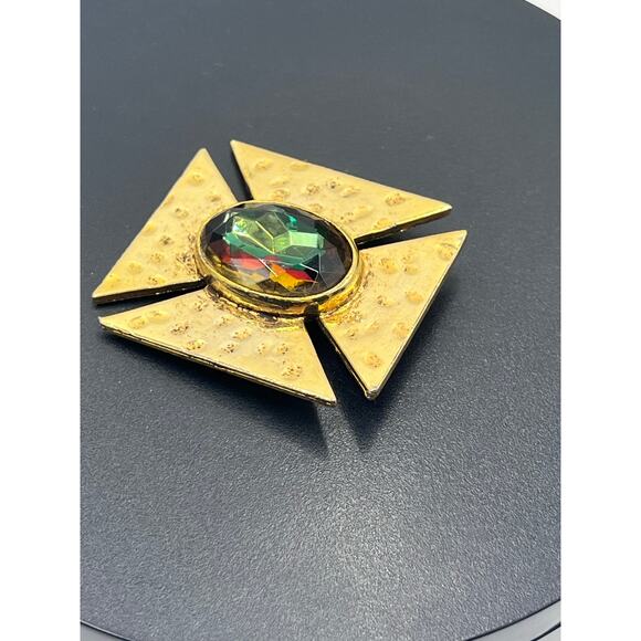 DIANE VON FURSTENBERG Vintage Goldtone Crystal Maltese Cross
Pendant Brooch - Picture 8 of 10